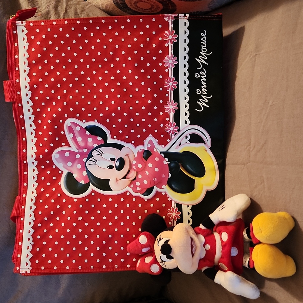 DISNEY Minnie Mouse red tote bag with small Minnie Mouse stuffed character